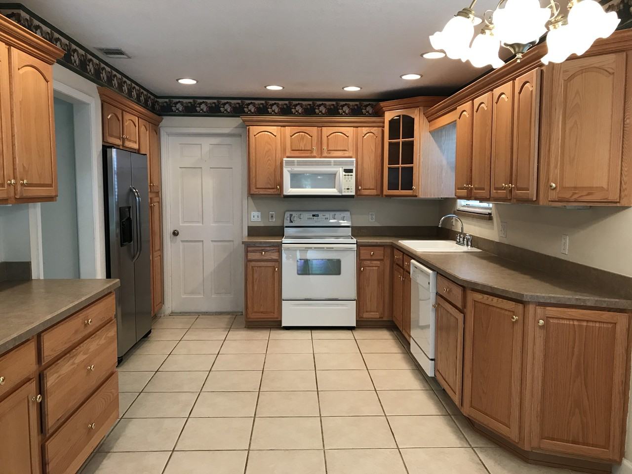 3050 Watson Dr S - Photo 2 of 13