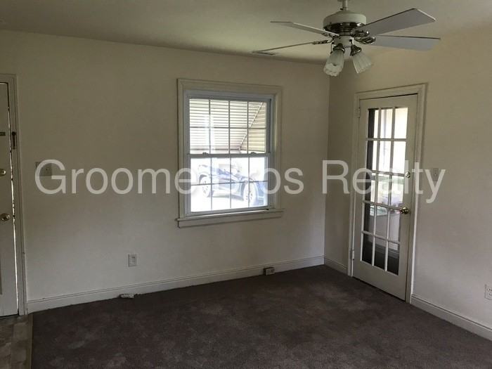 1753 Gross Ave - Photo 2 of 13