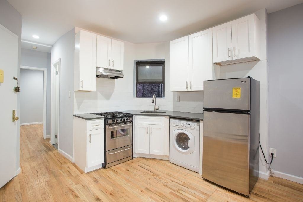 8th Ave & W 49th St #3R