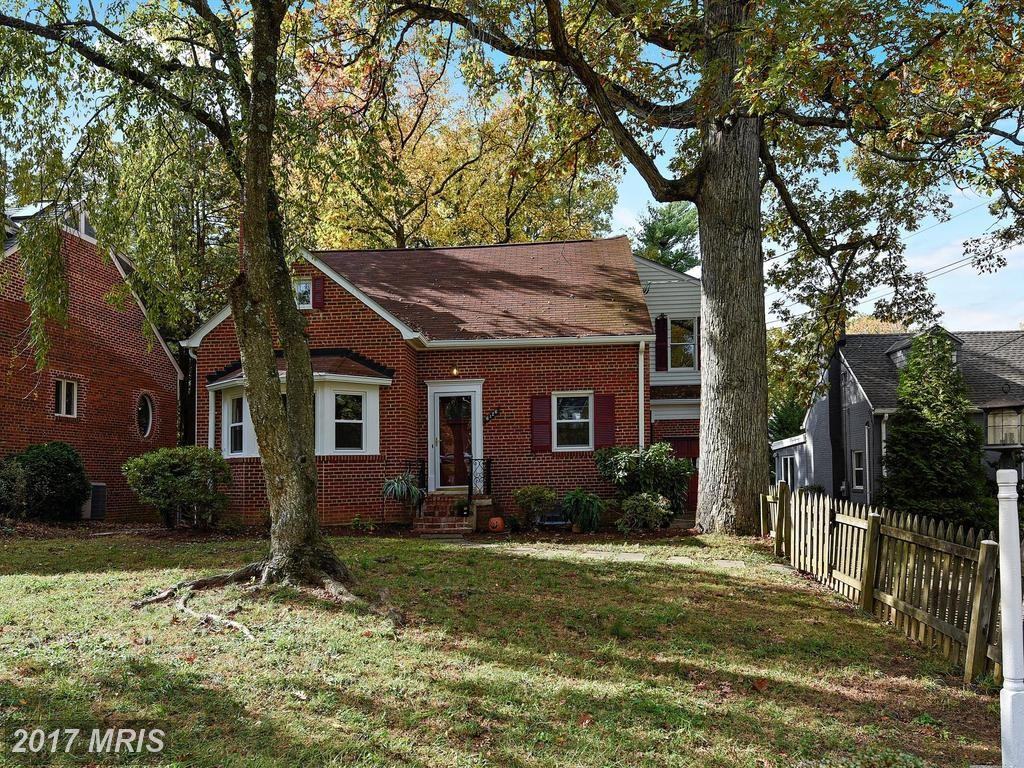 6126 Massachusetts Ave - Photo 2 of 24