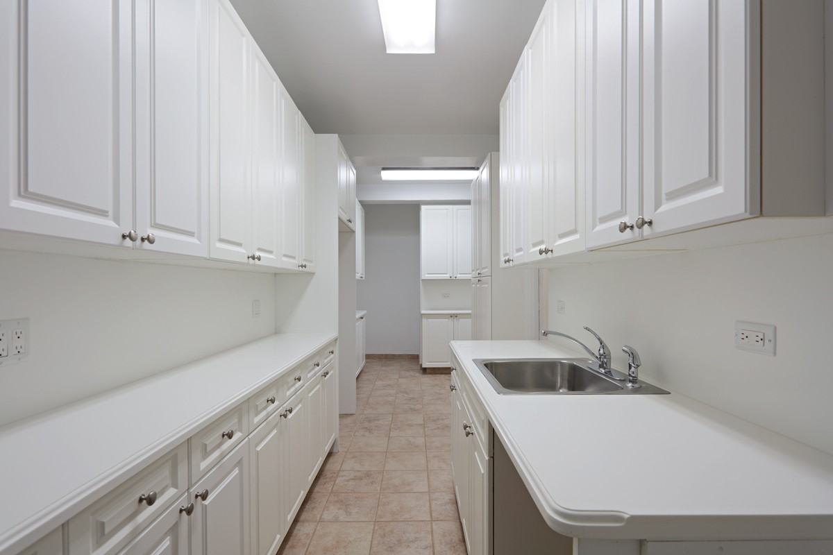 Central Park West & W 81st St #10A - Photo 3 of 9