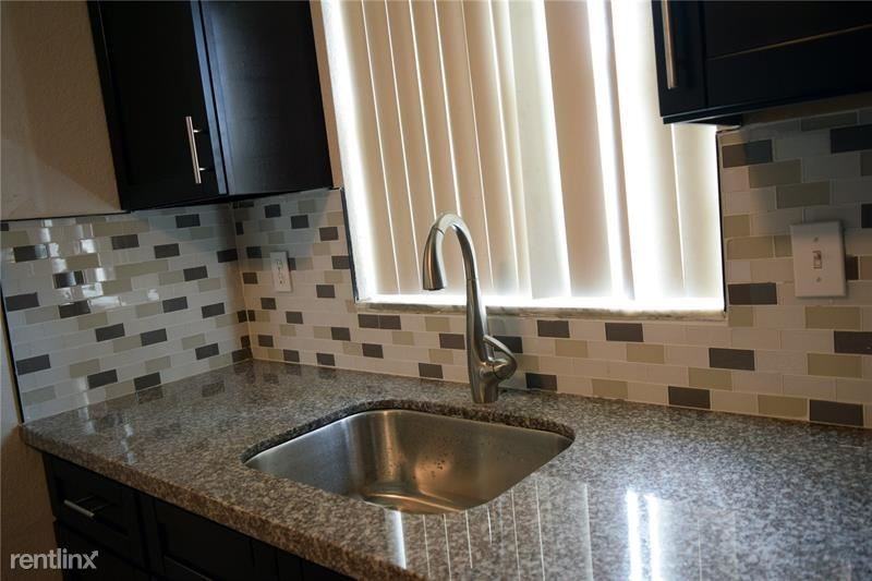 2335 Cody St - Photo 2 of 15