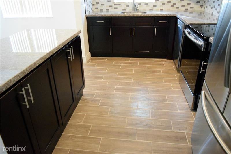 2335 Cody St - Photo 3 of 15