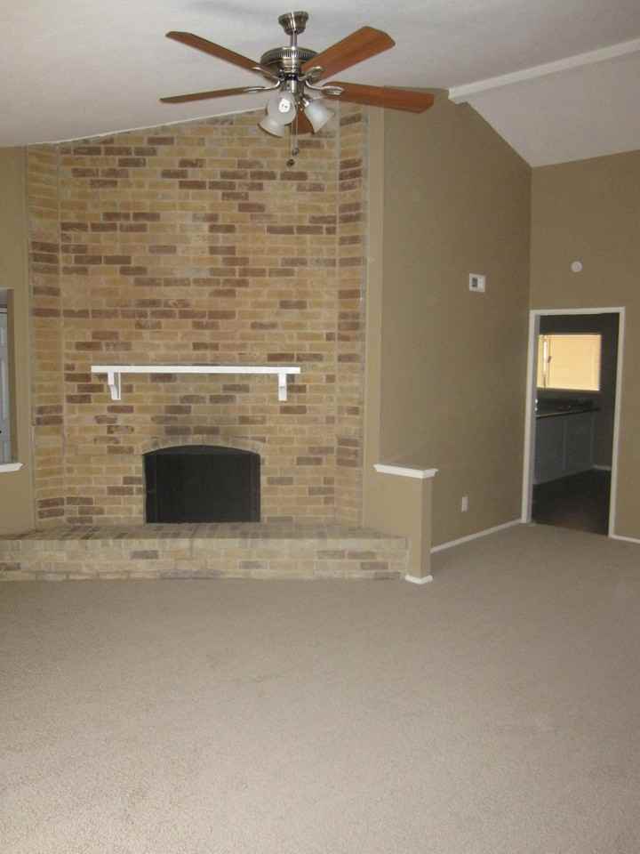 8405 Chesham Dr - Photo 2 of 17
