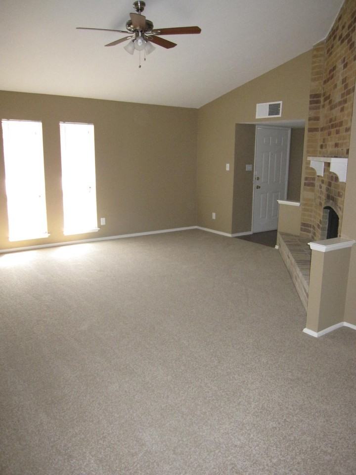 8405 Chesham Dr - Photo 3 of 17