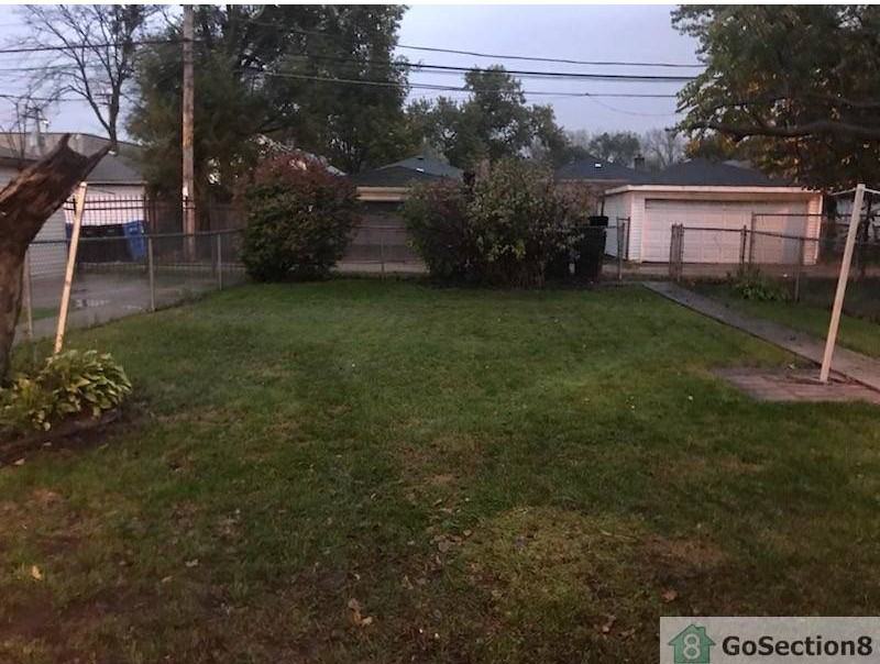 8905 S Greenwood Ave - Photo 3 of 9