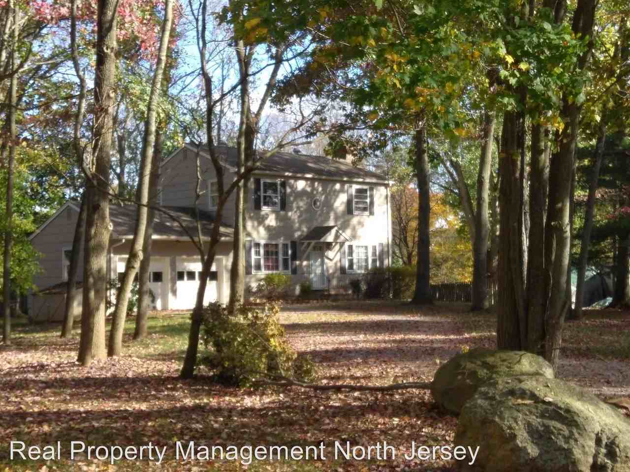 11 Woodglen Dr - Photo 2 of 24