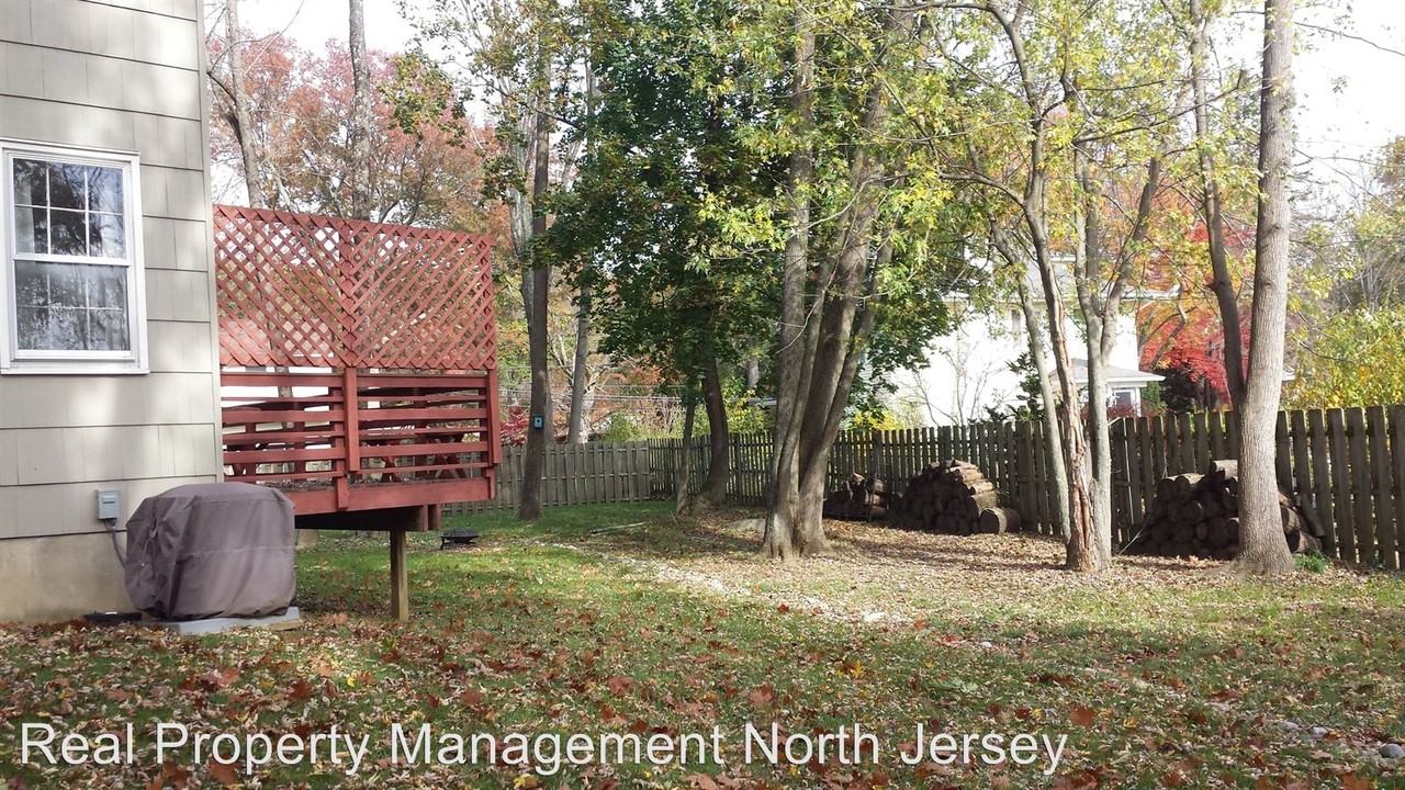 11 Woodglen Dr - Photo 3 of 24