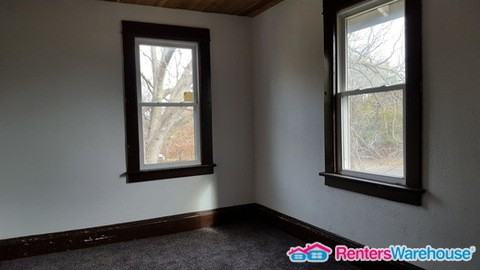 800 37th Ave NE - Photo 3 of 9