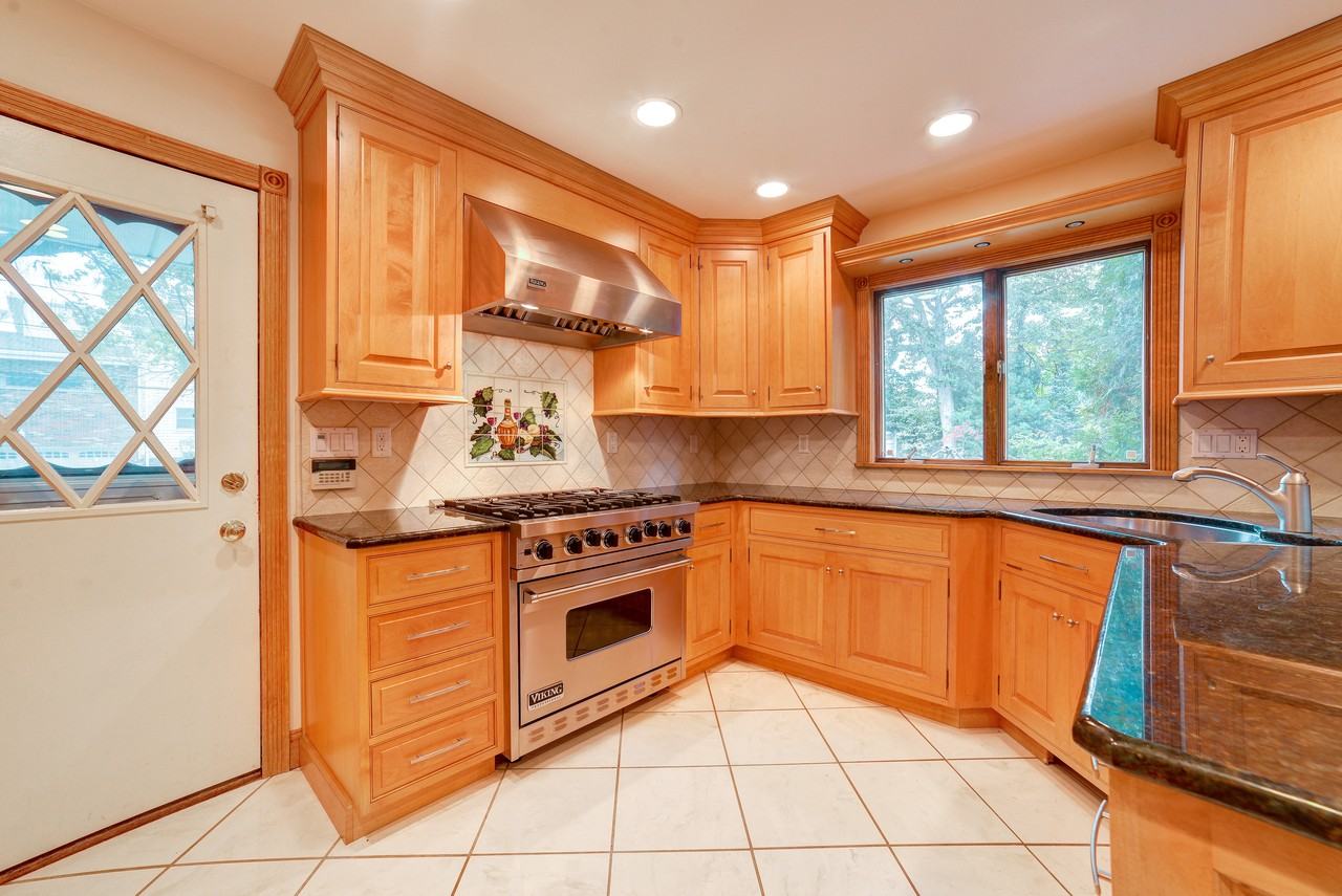 41 Ash St - Photo 3 of 23