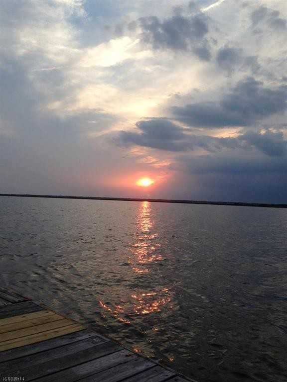 721 Center St - Photo 2 of 2