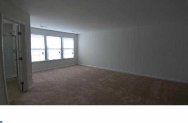 105 Summer Dr - Photo 3 of 6