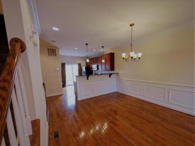140 N Duncan St - Photo 2 of 6