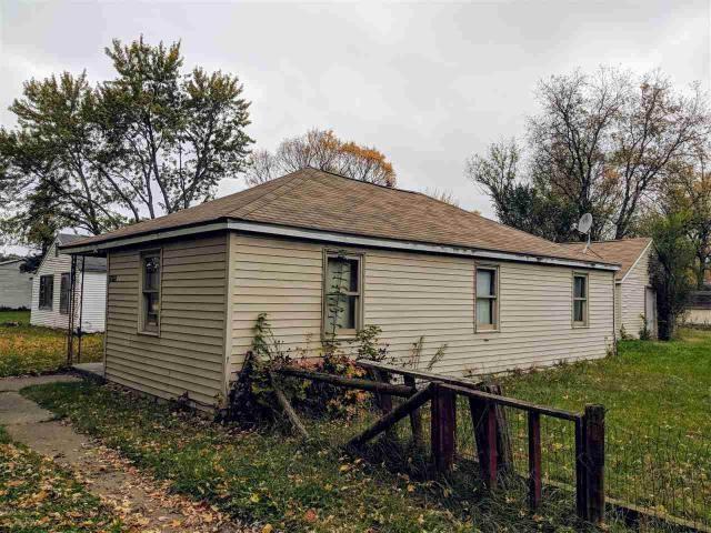 427 Pike Pl - Photo 2 of 9