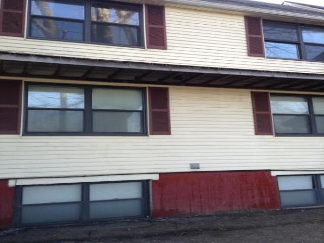 1065 Memorial Ave - Photo 3 of 6