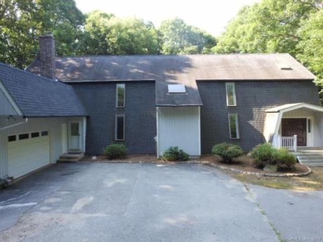 20 Maid Marion Dr - Photo 2 of 11