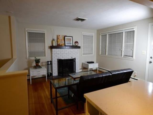 453 Sprague St - Photo 2 of 6