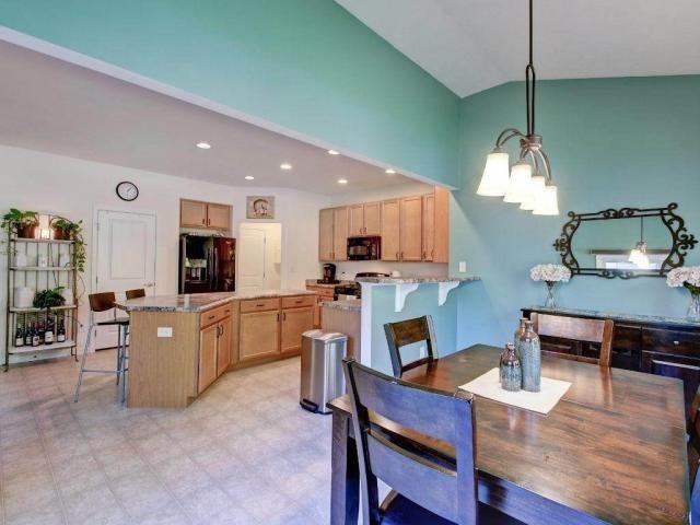 135 Cottonwood Ln - Photo 3 of 10