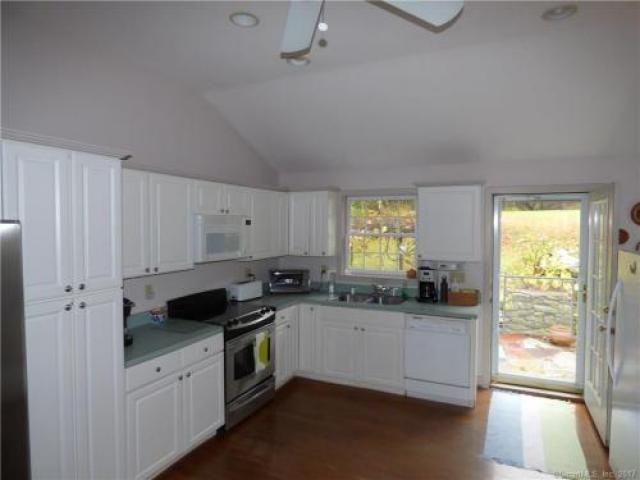 32 Pond Brook Rd - Photo 2 of 6