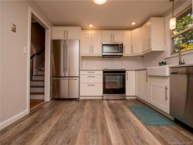 10 Blue Bird Rd - Photo 2 of 6