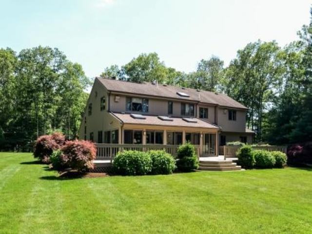 180 Read St - Photo 2 of 6