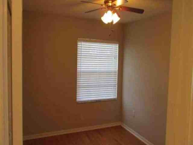 5109 Englewood Ln - Photo 2 of 6