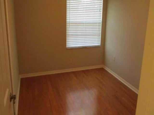 5109 Englewood Ln - Photo 3 of 6