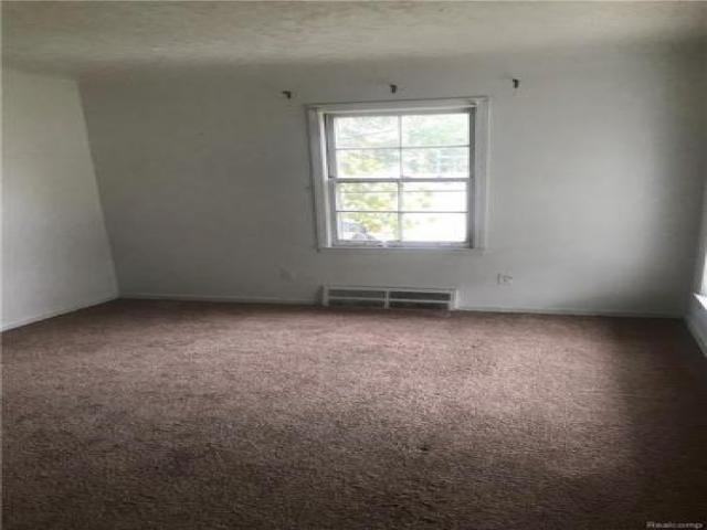 20420 Pinehurst St - Photo 2 of 6