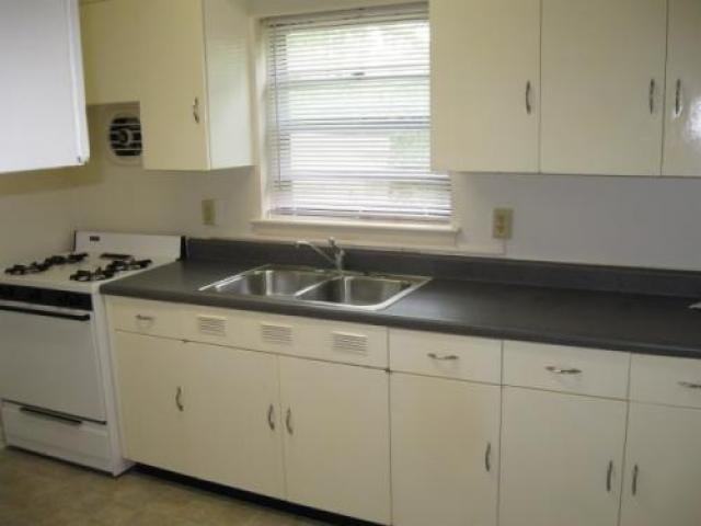 2202 Gerald Ct - Photo 3 of 6