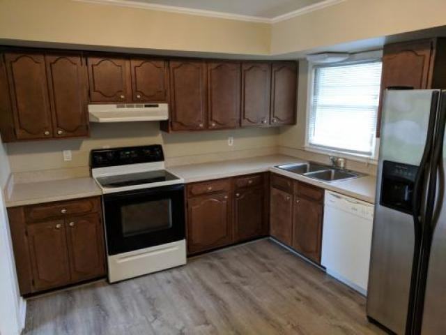 2062 Tamarack Dr - Photo 2 of 6