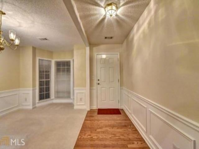 411 Yarrow Way - Photo 2 of 6