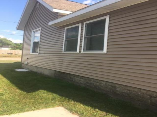 703 Pearl St - Photo 2 of 6