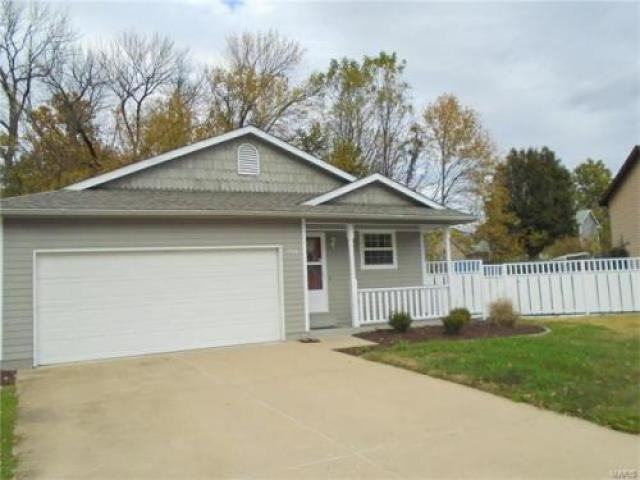 700 Oak Hollow Ct - Photo 2 of 6