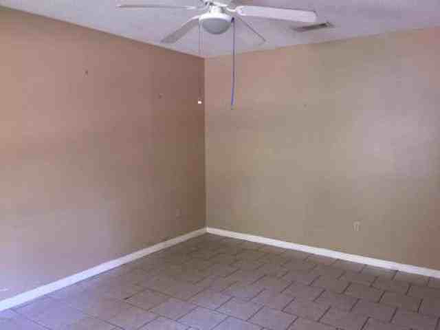 2818 Perkinston Ln - Photo 2 of 6