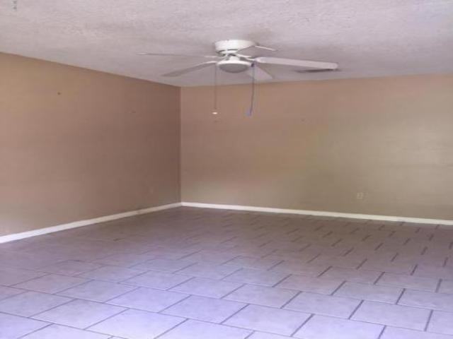 2818 Perkinston Ln - Photo 3 of 6