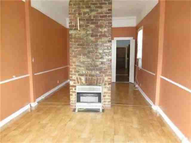 3505 Dauphine St - Photo 2 of 6