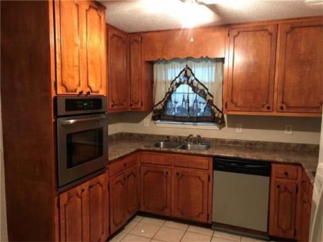 1833 Harvard Ave - Photo 2 of 6