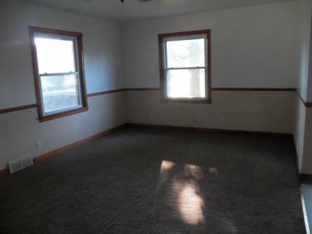 104 Main St - Photo 2 of 6