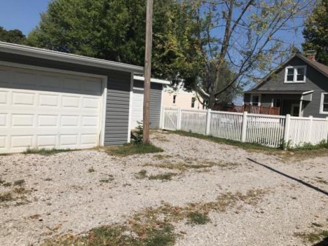 609 N Market St - Photo 2 of 5