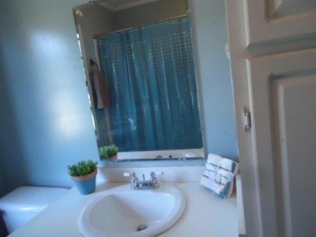 221 S Curran Ave - Photo 2 of 6