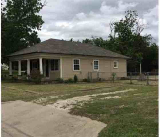 502 Sam Houston St - Photo 2 of 6