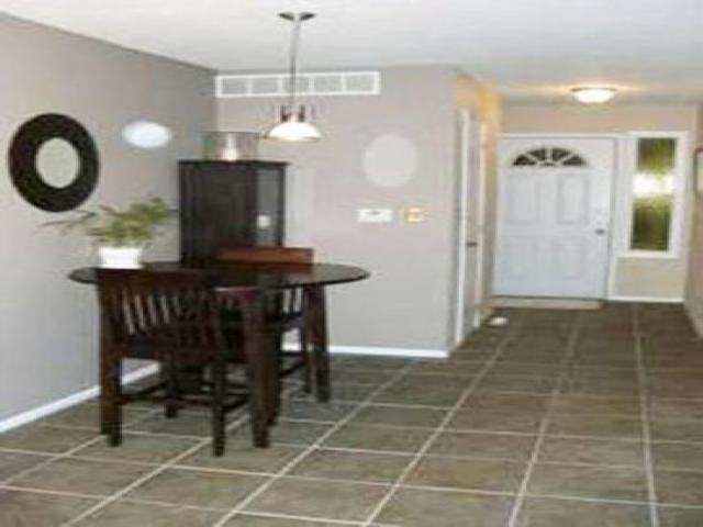 1309 Ontario Cir - Photo 2 of 6