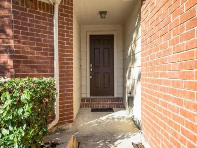 2213 Riverplace Dr - Photo 2 of 6