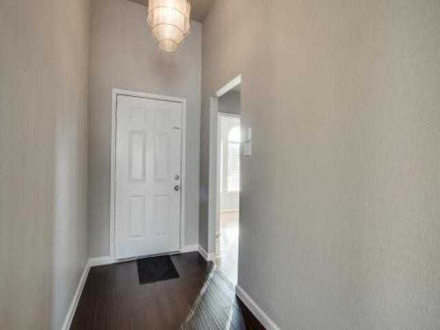 2213 Riverplace Dr - Photo 3 of 6