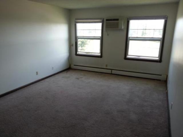 808 E 11th St - Photo 3 of 3