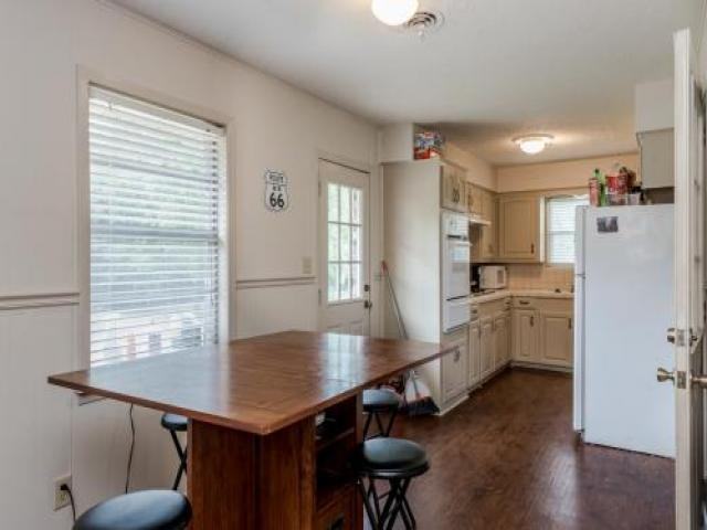 1008 Dominik Dr - Photo 3 of 6