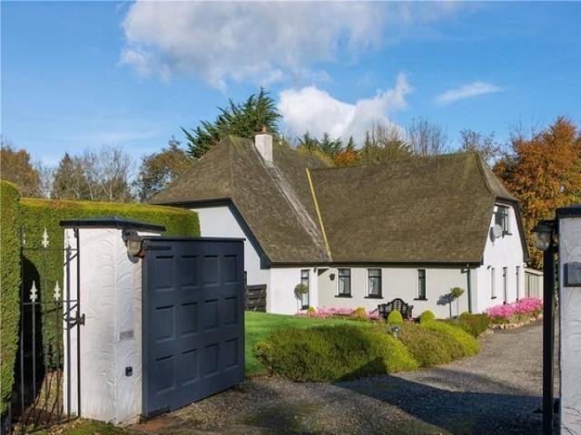 130 Colonial Dr - Photo 2 of 7