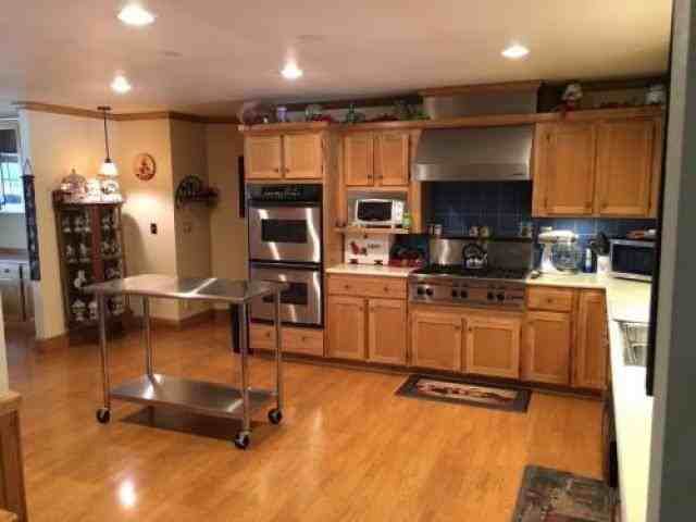 130 Colonial Dr - Photo 3 of 7