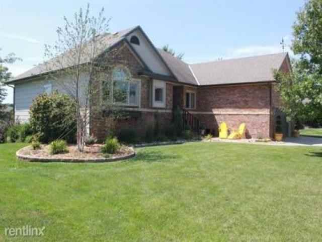 307 Lakewood Dr - Photo 2 of 6