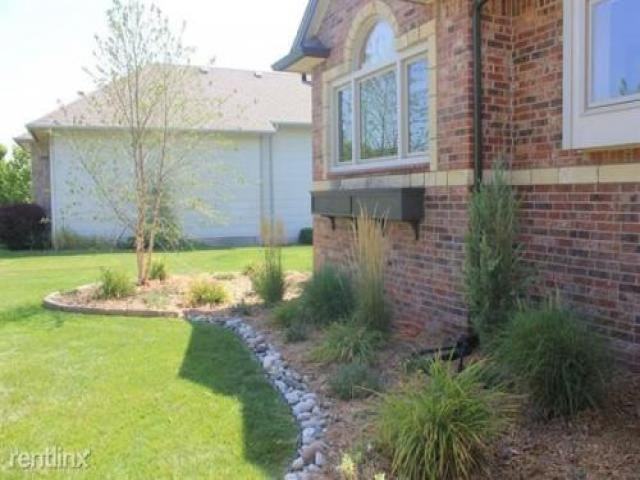 307 Lakewood Dr - Photo 3 of 6